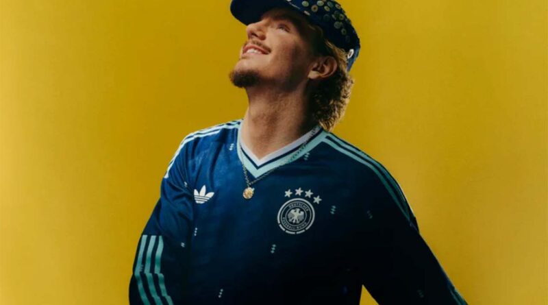 Revolution im Kleiderschrank: DFB präsentiert blaues Auswärtstrikot für die WM 2026